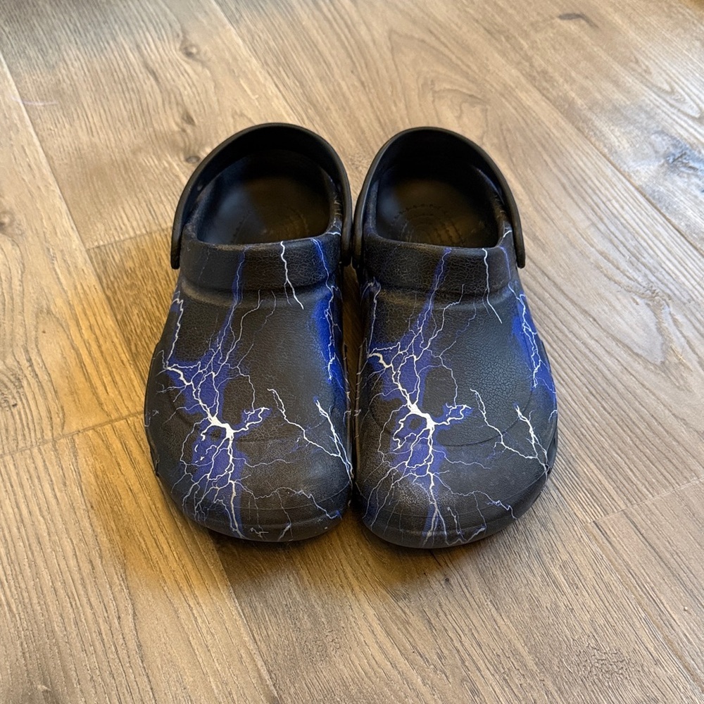 CROCS  Black and Blue Lightning clogs - Picture 3 of 11